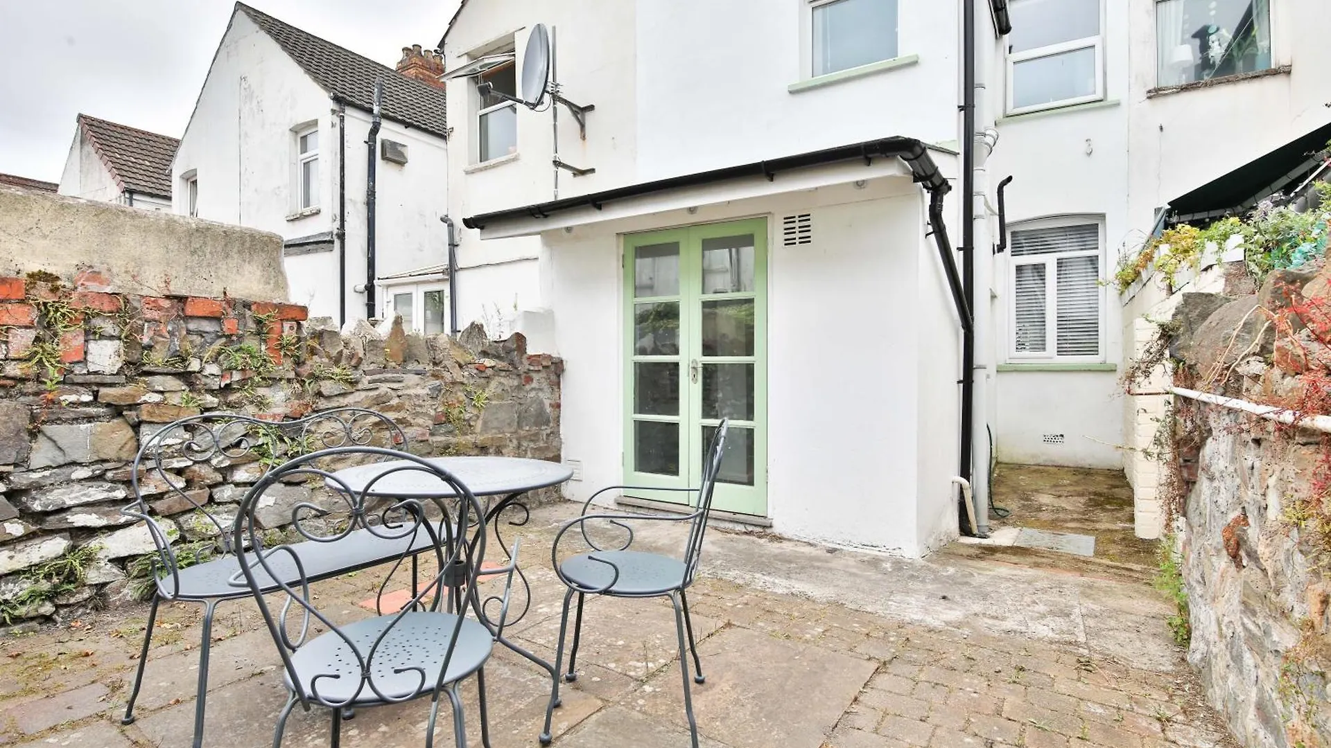 Fresh Cardiff Bay 2 Bedroom House- 3 Tv'S