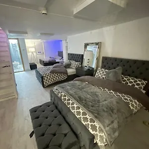 Cwtch Bay Aparthotel
