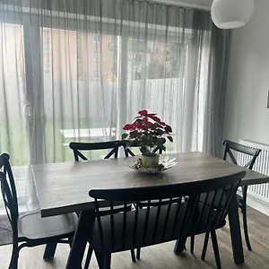 The Red House Modern Stylish From Walking Distance To Bay And Centre With Parking Holiday home