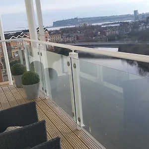 Century Wharf By Urban Space Apartment